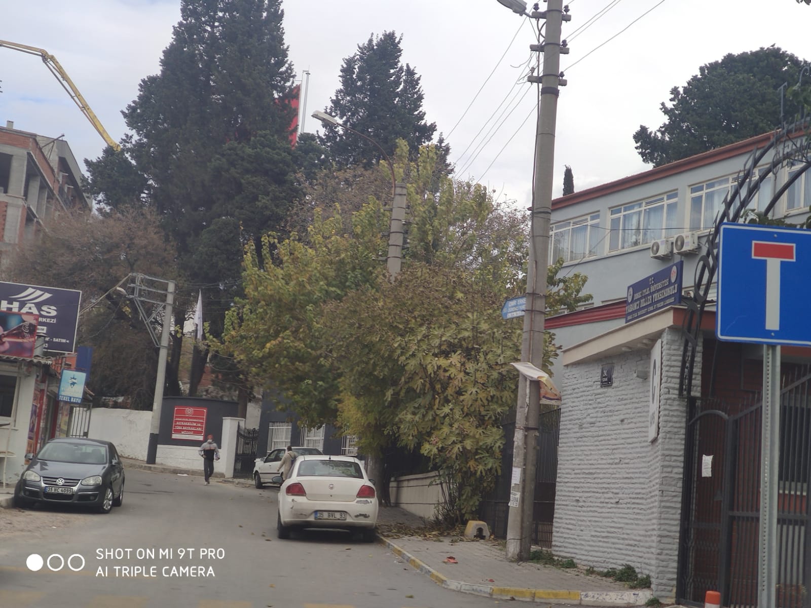 Yapılan yeni bina dolayısıyla 24 Sokak trafiğe kapandı...