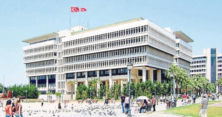 İzmir Büyükşehir binası da ağır hasarlı! Boşaltılıyor