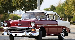 1956 model otomobilini lüks araçlara değişmiyor