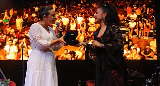 Pamucak sahili müzikle şenlendi