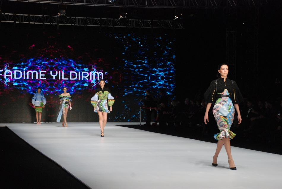 EİB 15. Moda Tasarım Yarışması final defilesi nefes kesti