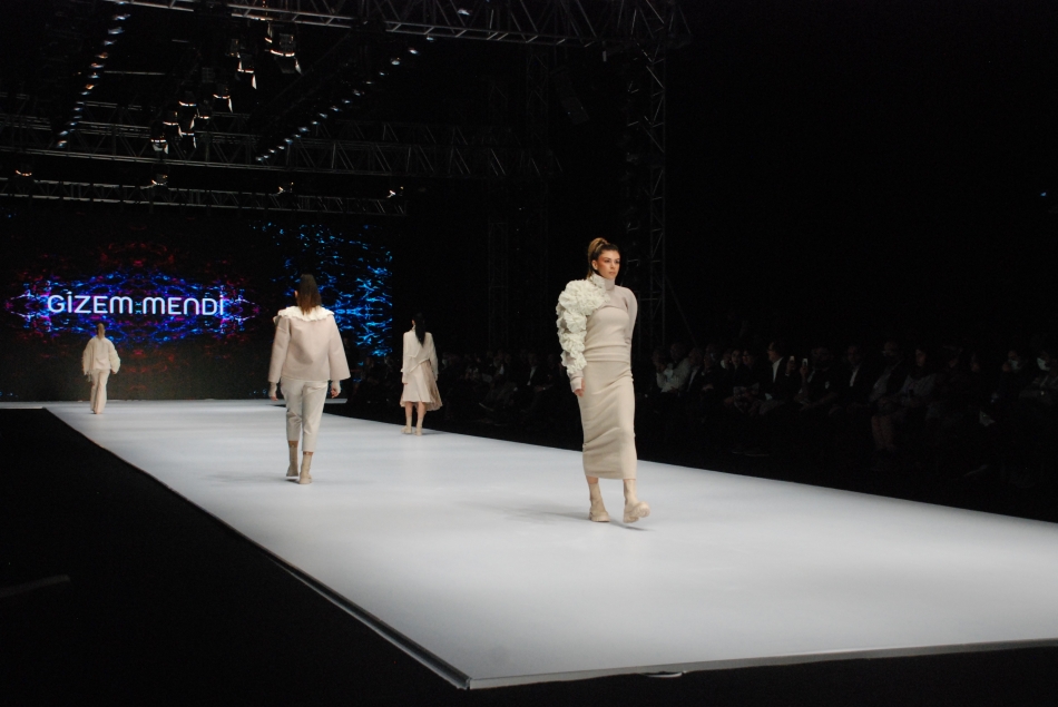 EİB 15. Moda Tasarım Yarışması final defilesi nefes kesti