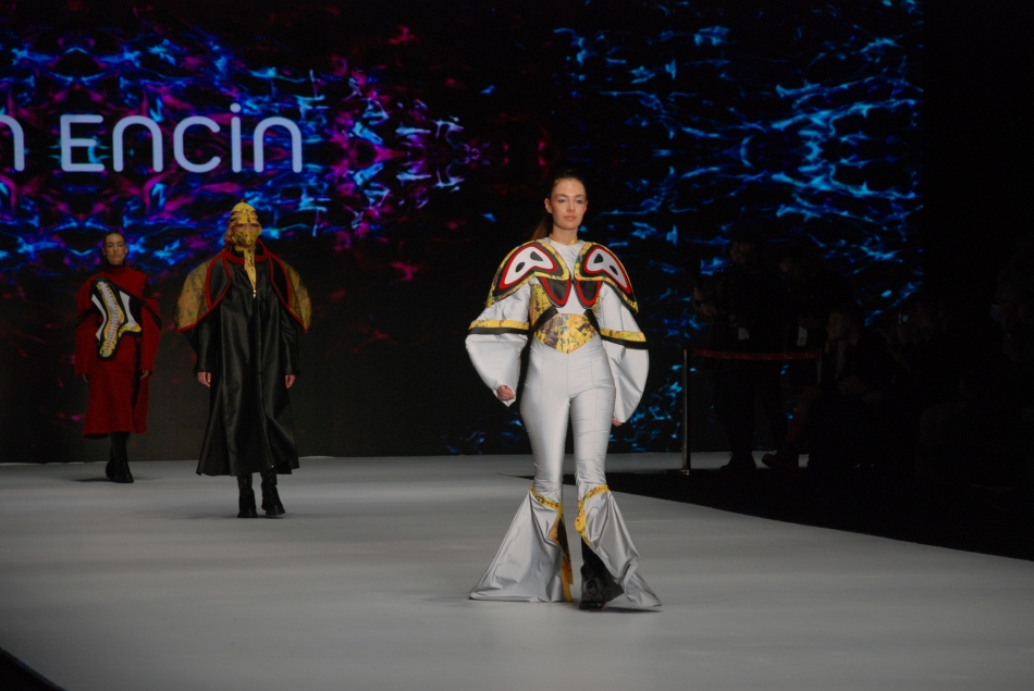 EİB 15. Moda Tasarım Yarışması final defilesi nefes kesti