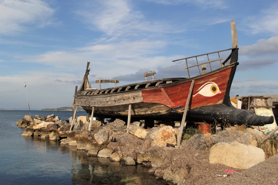 Denizcilik tarihi Urla'da hayat buldu: Tarihte bilinen ilk tekneler birebir yapıldı