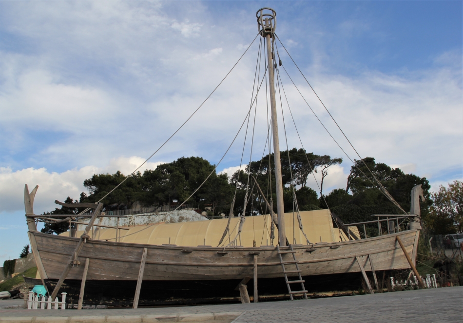 Denizcilik tarihi Urla'da hayat buldu: Tarihte bilinen ilk tekneler birebir yapıldı