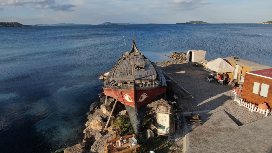 Denizcilik tarihi Urla'da hayat buldu: Tarihte bilinen ilk tekneler birebir yapıldı