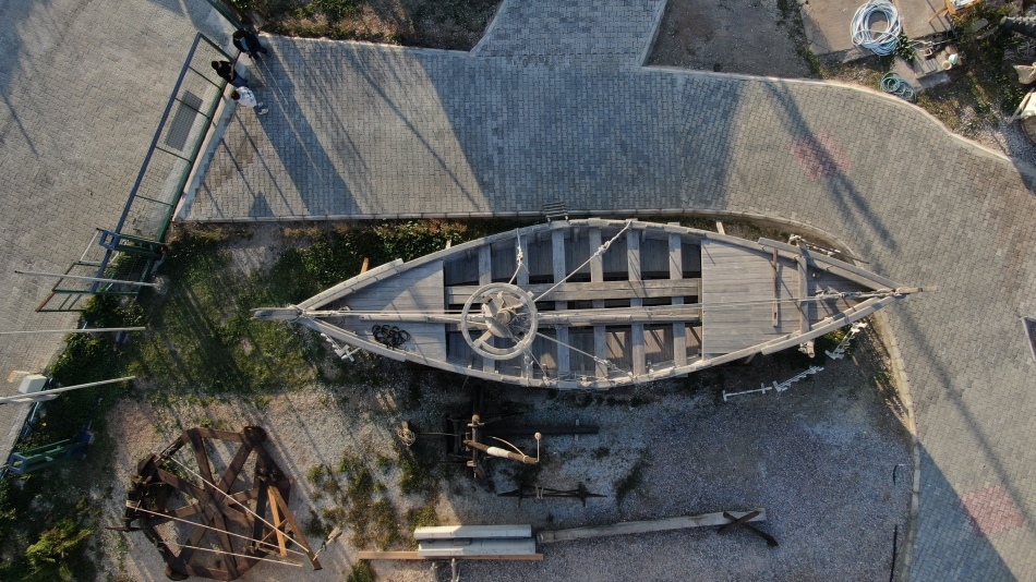 Denizcilik tarihi Urla'da hayat buldu: Tarihte bilinen ilk tekneler birebir yapıldı