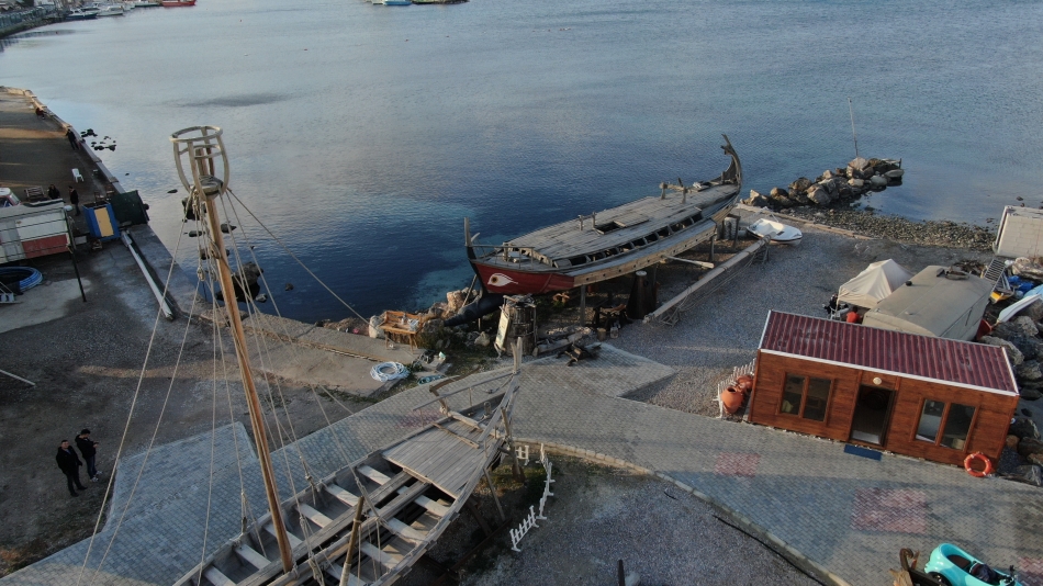Denizcilik tarihi Urla'da hayat buldu: Tarihte bilinen ilk tekneler birebir yapıldı