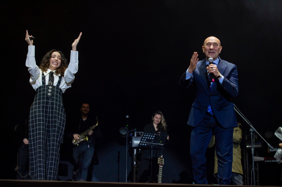 Buca'da Zeynep Bastık ve Anıl Piyancı rüzgarı