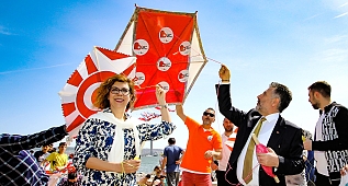 Bayraklı'da 25 bin çocukla 'bayram' sevinci!