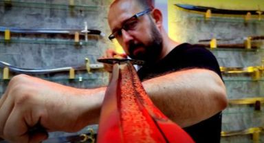 Altından kılıç yapıp yurt dışına satıyor