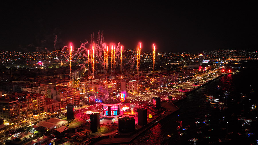 İşte en görkemli 9 Eylül'ün en çarpıcı fotoğrafları