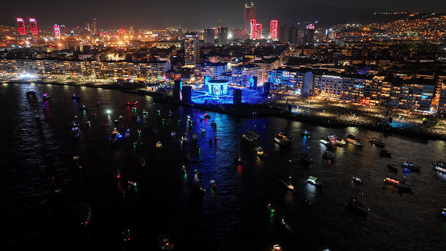 İşte en görkemli 9 Eylül'ün en çarpıcı fotoğrafları