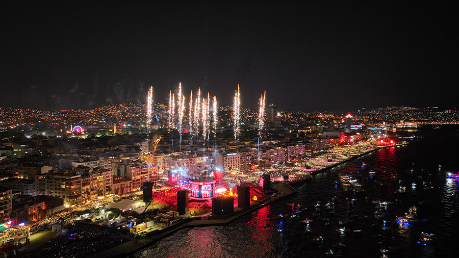 İşte en görkemli 9 Eylül'ün en çarpıcı fotoğrafları