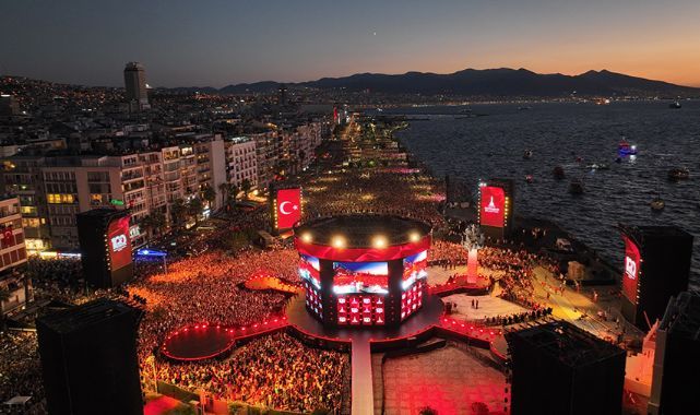 İşte en görkemli 9 Eylül'ün en çarpıcı fotoğrafları