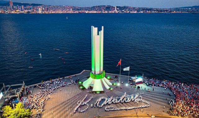 Karşıyaka'da 100. Yıla yakışır gösteri