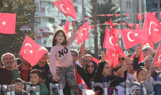 Cumhuriyet Bayramı İzmir'de coşkuyla kutlandı