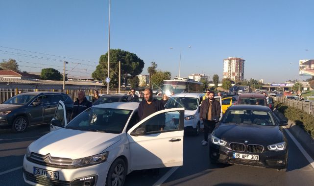 Saatler 09.05'i gösterdiğinde İzmir'de hayat durdu