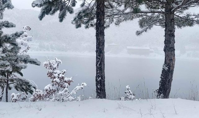 Tahtalı Gölet’inde kartpostallık kar manzaraları