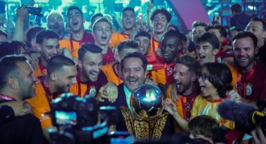 Şampiyon Galatasaray kupasını aldı