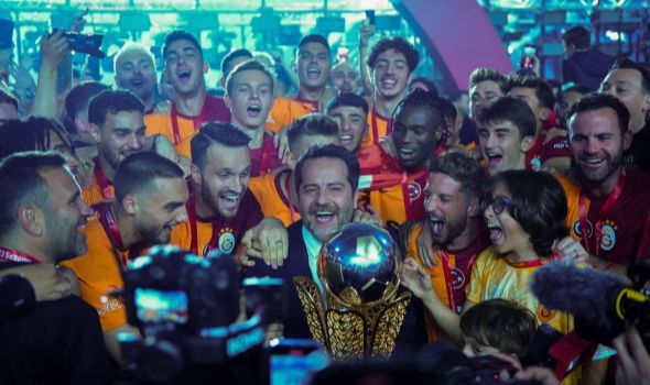 Şampiyon Galatasaray kupasını aldı