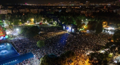 İEF Çim Konserlerinde sevilen sanatçılar sahne aldı. 