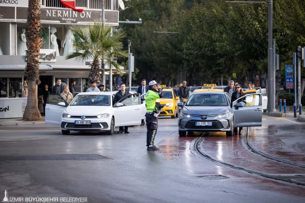İzmir Ata’sını unutmadı