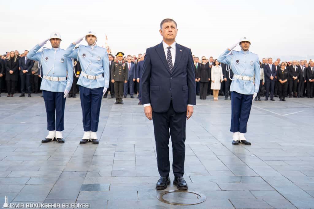 İzmir Ata’sını unutmadı