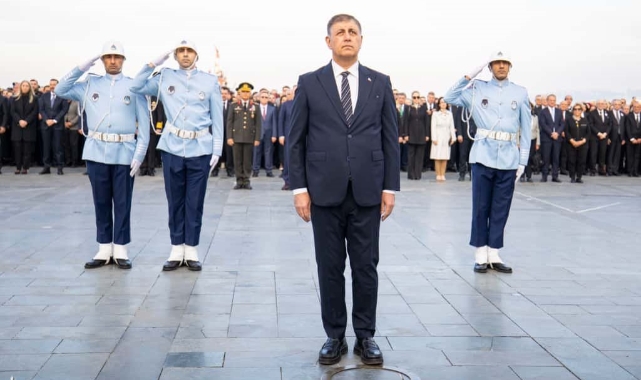 İzmir Ata’sını unutmadı