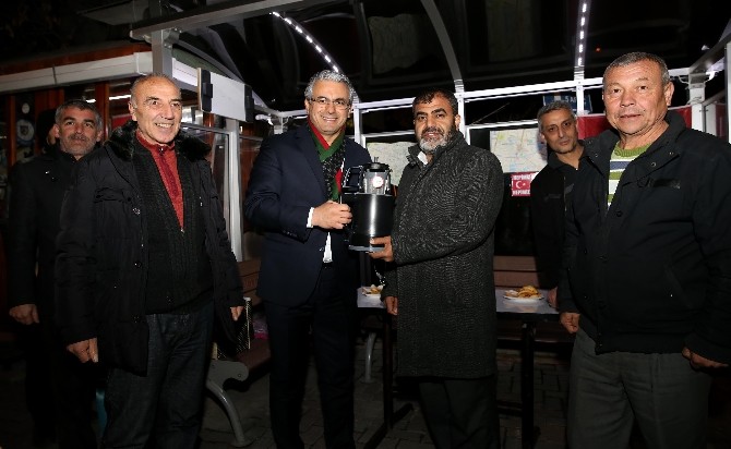 Akpınar, 2017’yi taksicilerle karşıladı
