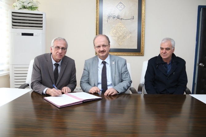 Nevvar Salih İşgören Vakfı’ndan 80 öğrenciye burs