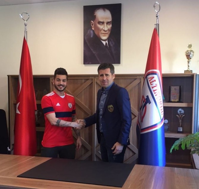 Beykan imzayı attı