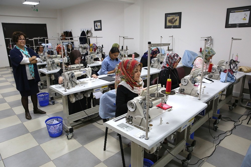 Kadınlar meslek kurslarıyla iş sahibi olacak