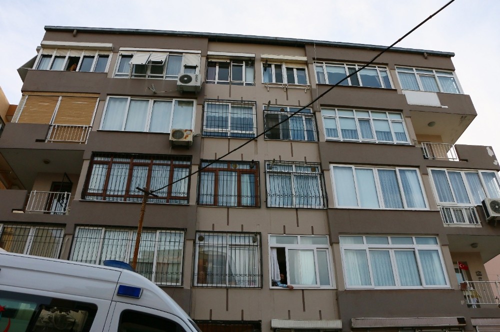 Çatından düşen işçi hayatını kaybetti