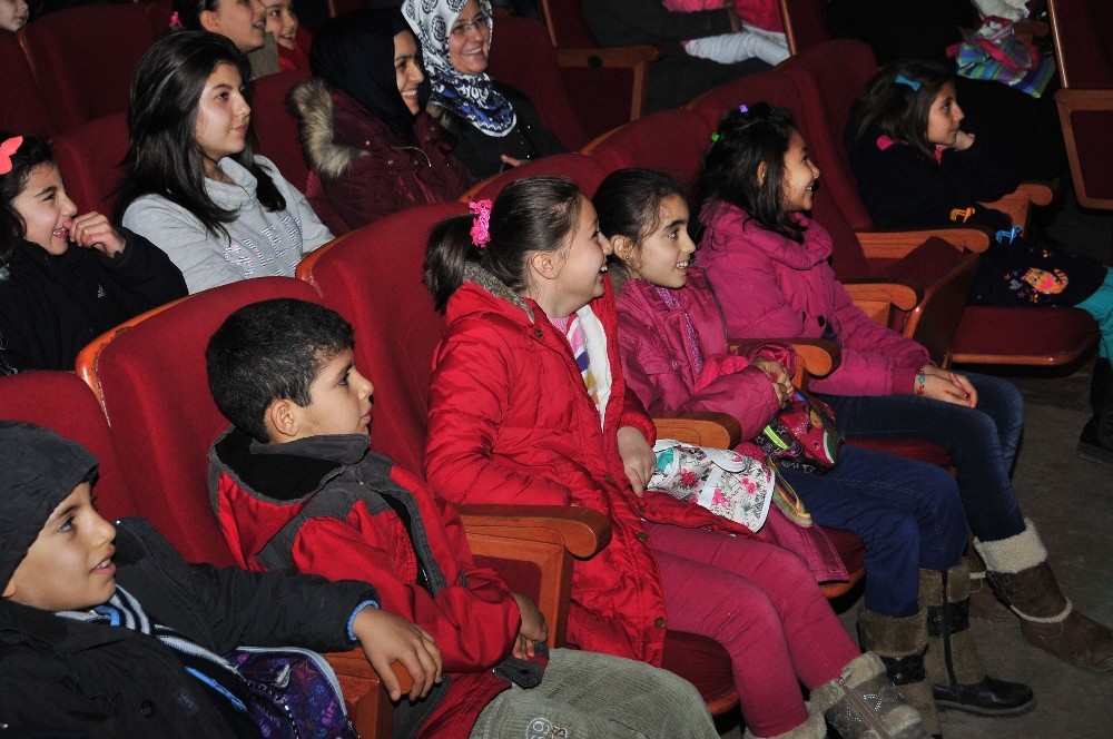 Kent Tiyatrosu Nisan’ı Çocuklara Masallar’la karşılıyor