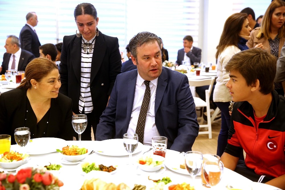 Buca’nın madalyalı sporcularına teşekkür