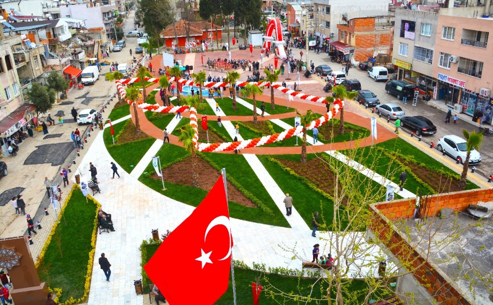 Yeni meydanlar Torbalı’nın çehresini değiştirdi