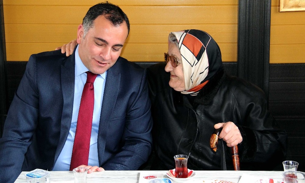 Başkan Taşdelen 7. Cadde esnafıyla buluştu