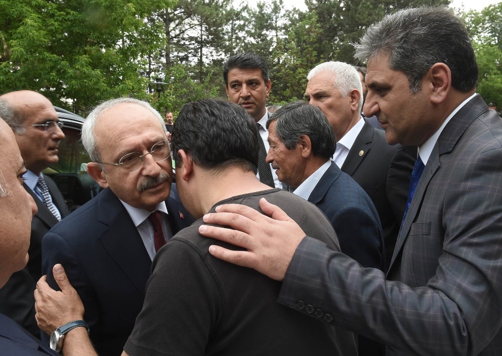 Kılıçdaroğlu’ndan şehit Tümgeneral Aydoğan Aydın’ın ailesine taziye ziyareti