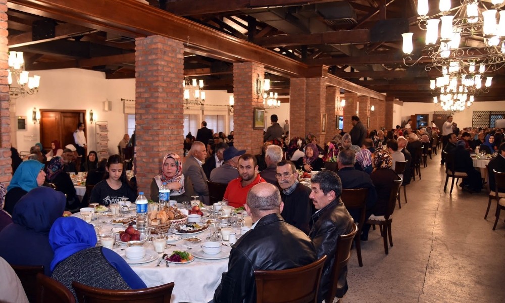 Başkan Tiryaki, Altındağlılarla iftar sofrasında buluştu