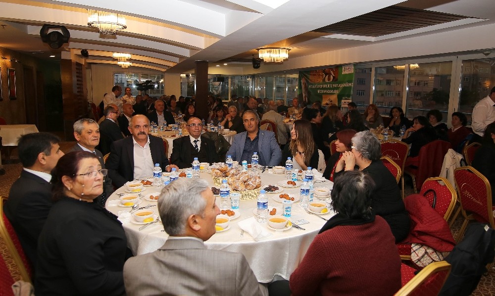 Başkan Taşdelen Çankaya’nın muhtarları ile iftarda buluştu