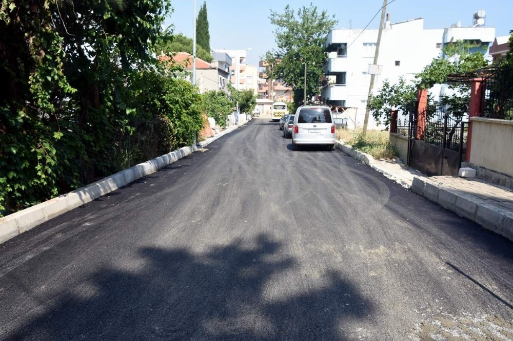 Aliağa’da asfaltlama mesaisi