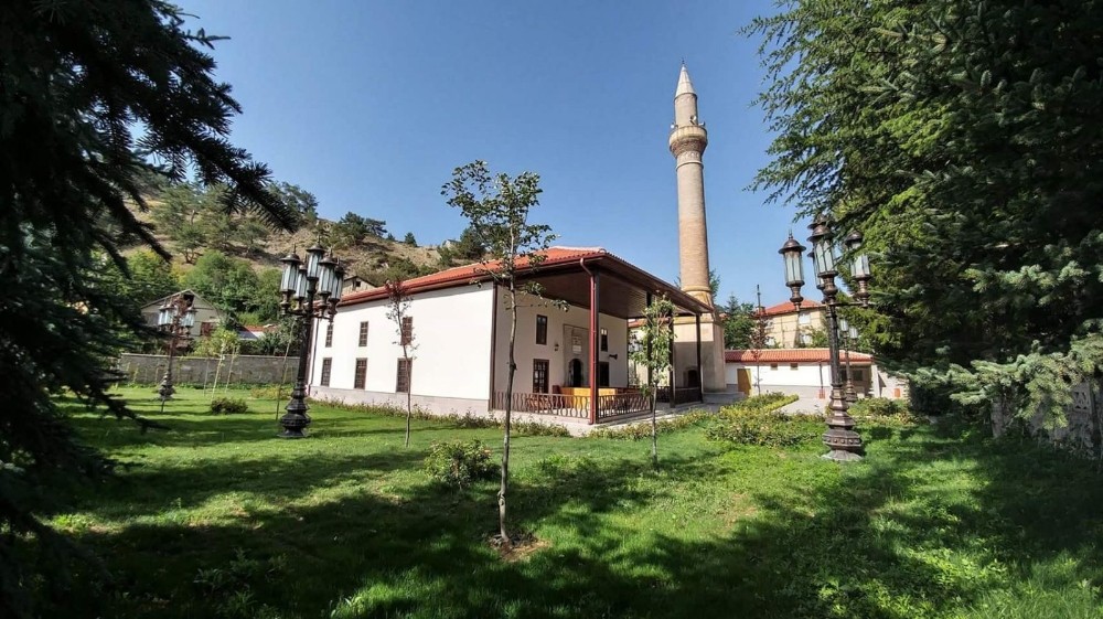 Nallıhan’da tarihi caminin restorasyon çalışmaları tamamlandı