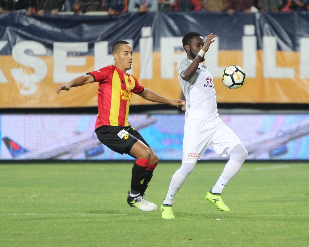Süper Lig: Göztepe: 0 - Medipol Başakşehir: 2 (İlk yarı)