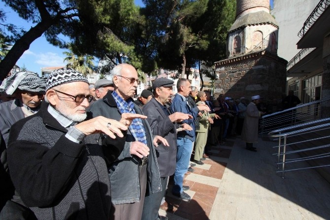 Saruhanlı’da çiftçiler yağmur duasına çıktı