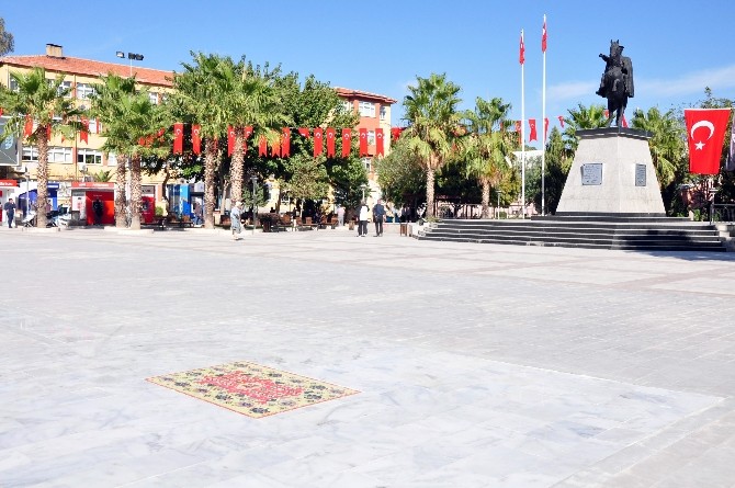 Milas’ın meşhur halıları meydanlarda