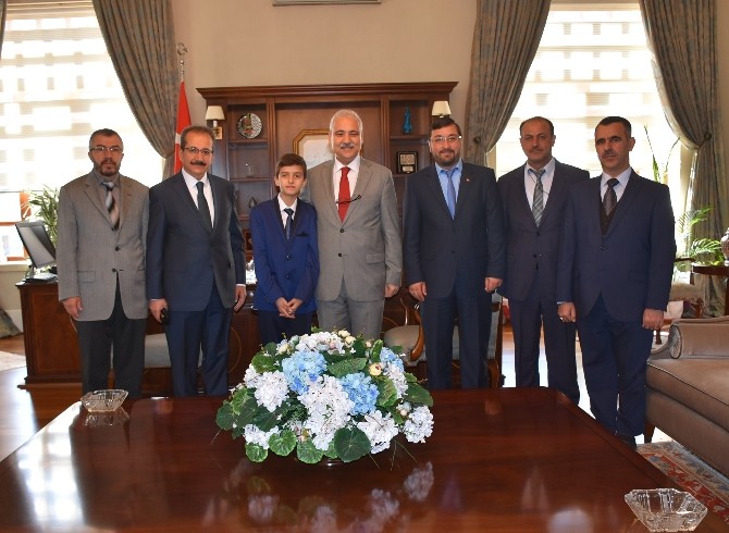 Vali Güvençer, Türkiye Hafızlık Yarışması İkincisi Ahmet Said İpek’i ağırladı