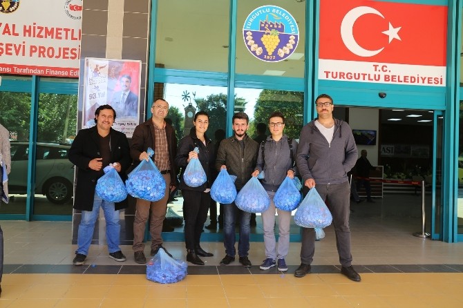 Üniversitelilerden mavi kapak kampanyasına destek