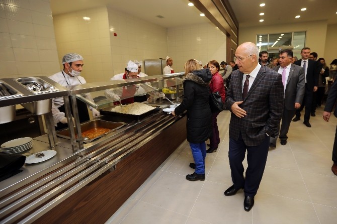 Yeni yemekhanede tencereler kaynamaya başladı