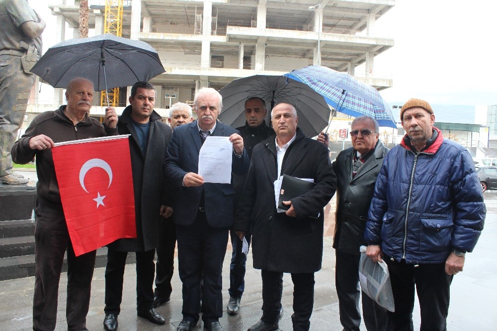 Trump’a şiirli suç duyurusu